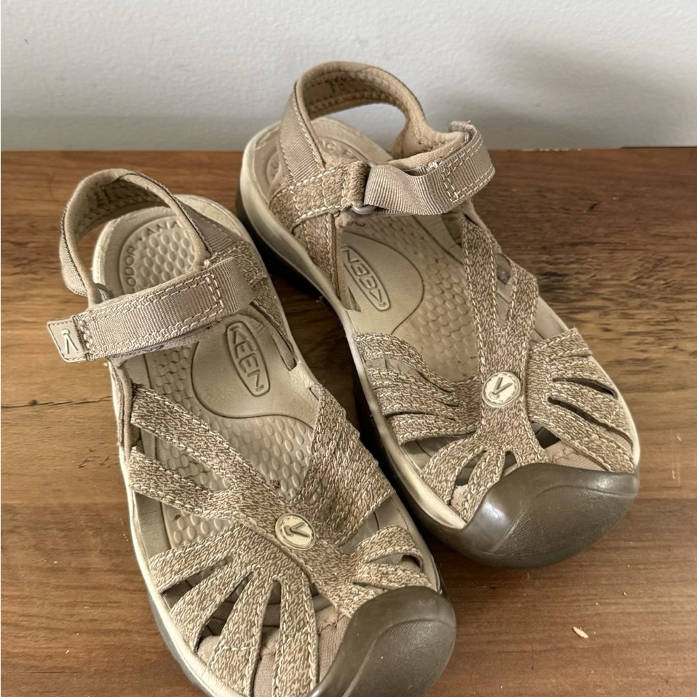 Keen girls Tan Sandals 5